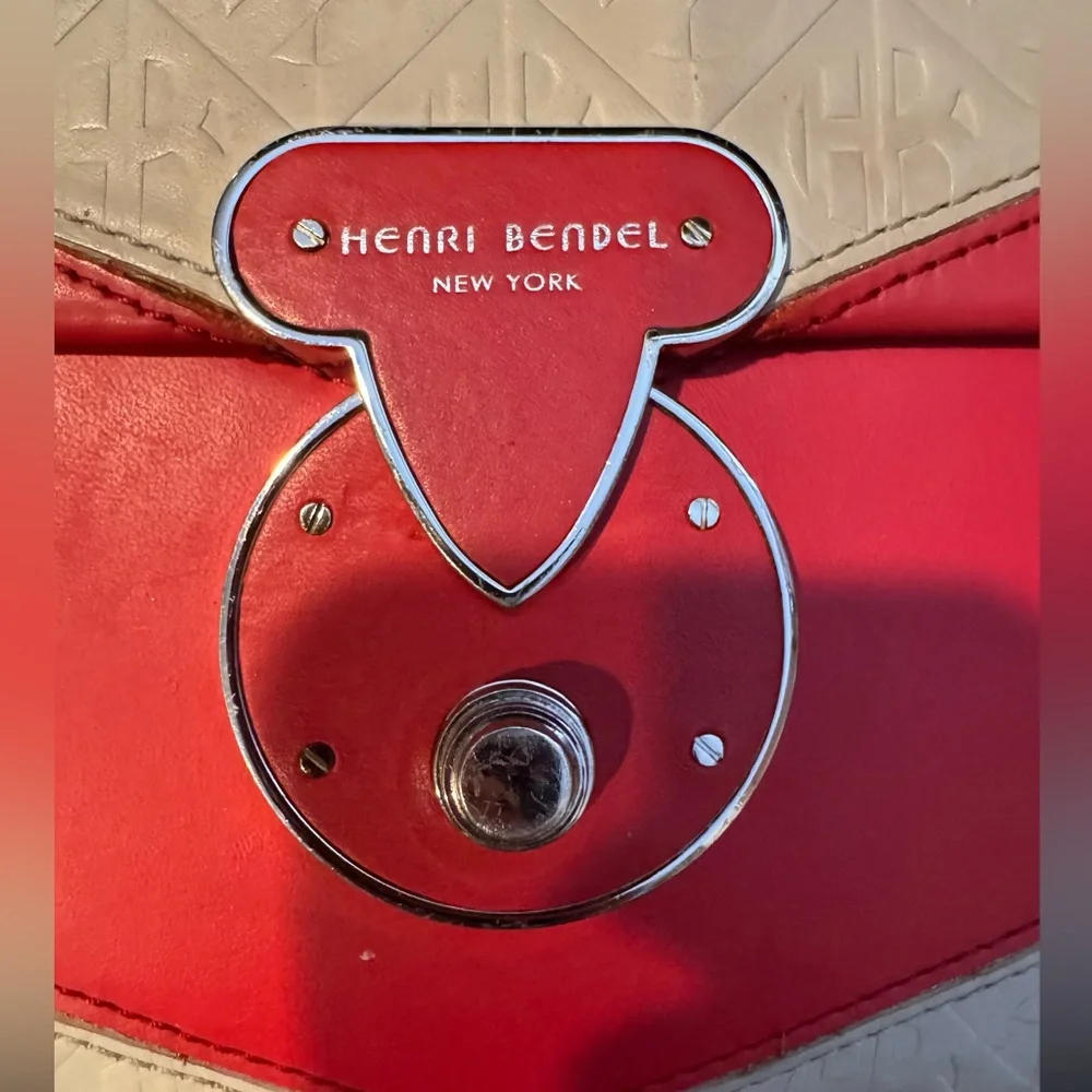henri bendel description stunning